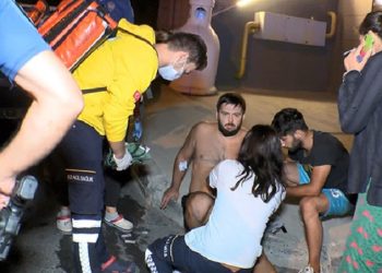 Gaspçılar, polisi ve güvenlik görevlisini bıçakladı