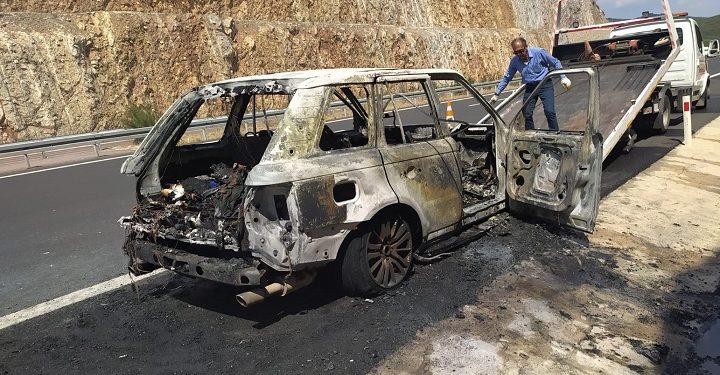 Orhangazi’de seyir halindeki cip yandı