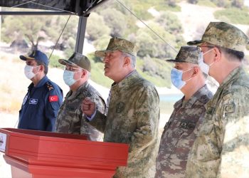 Komutanlardan Kardak Kahramanları’na ziyaret