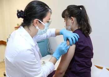 Türkiye’de ilk koronavirüs aşısı yapıldı