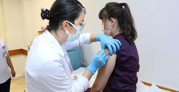 Türkiye’de ilk koronavirüs aşısı yapıldı
