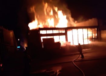 Bursa’da mobilya atölyesi yandı