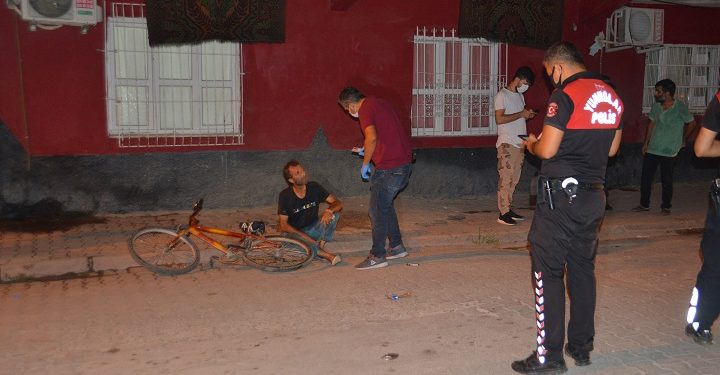 Evli kadına mesaj attı! Mahalleli linç etmek istedi