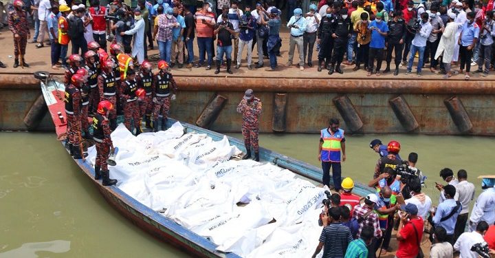 Gemi feribota çarptı: 11 ölü