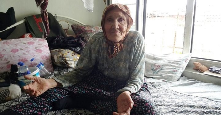 Ağzından düşen altın dişleri çaldılar!