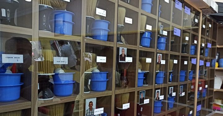 Bursa’da kişiye özel malzemeyle tıraş