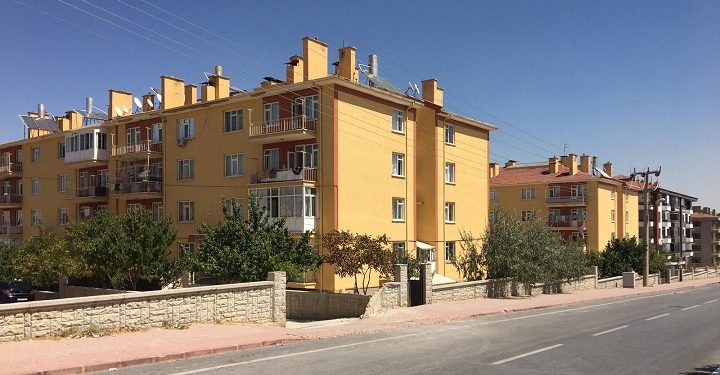 Kadınlar ‘altın günü’ yaptı, site karantinaya alındı