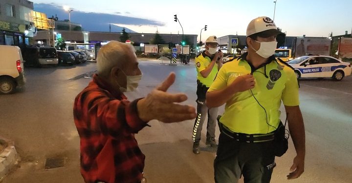 Bursa’da maske cezası yedi, ‘takmıyorum’ diye bağırdı