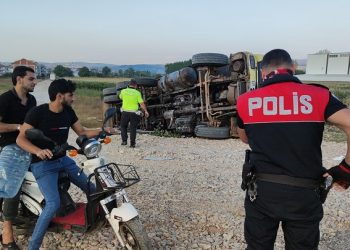 Bursa’da kazayı izleyen 2 kişiye maske cezası