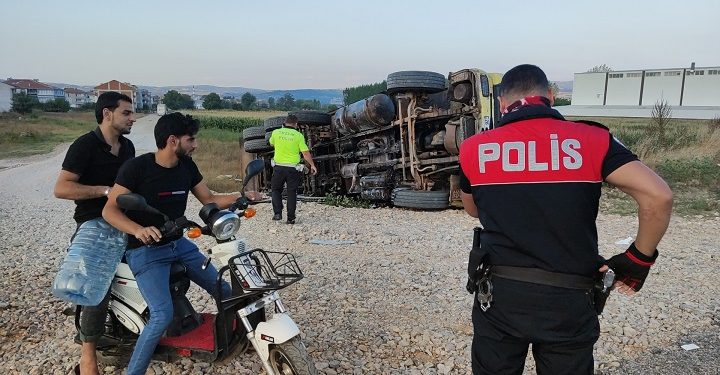 Bursa’da kazayı izleyen 2 kişiye maske cezası
