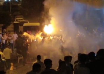 İstanbul’da silahlı meşaleli ‘korona’ halayı