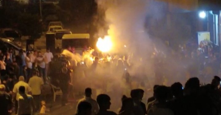 İstanbul’da silahlı meşaleli ‘korona’ halayı