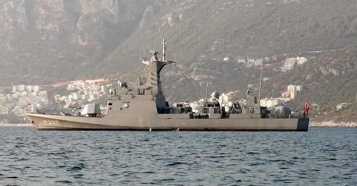 Türk fırkateyni, Meis Adası önünde