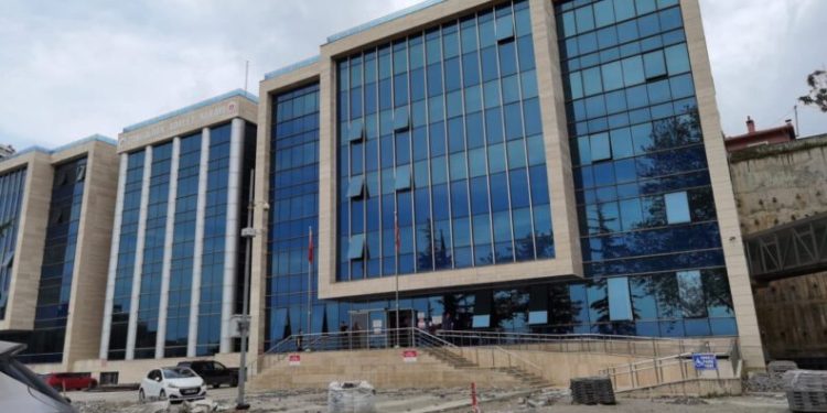 130 Bi̇n Tl Değeri̇ndeki̇ Altını Çalan Hırsızın Azmetti̇ri̇ci̇si̇ Serbest Kaldı