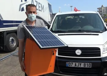 3 Kardeşten, Yangın Bölgesi̇ne Güneş Ve Ay Enerji̇si̇ Paneli̇