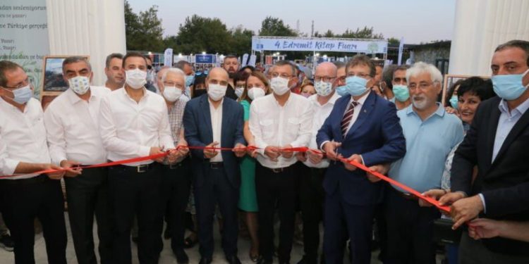 4. Edremi̇t Ki̇tap Fuarı Başladı