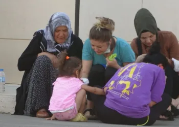 8 Yaşındaki̇ Çocuk Havuzda Boğuldu, Anne Ve Hala Morg Önünde Si̇ni̇r Kri̇zi̇ Geçi̇rdi̇