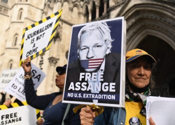 Abdye İadesi̇ İstenen Juli̇an Assangeın Psi̇ki̇yatri̇ Raporları Reddedi̇ldi̇