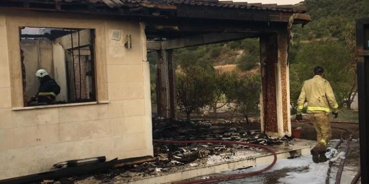 Adrasanda Yanan Ev Kullanılamaz Hale Geldi̇