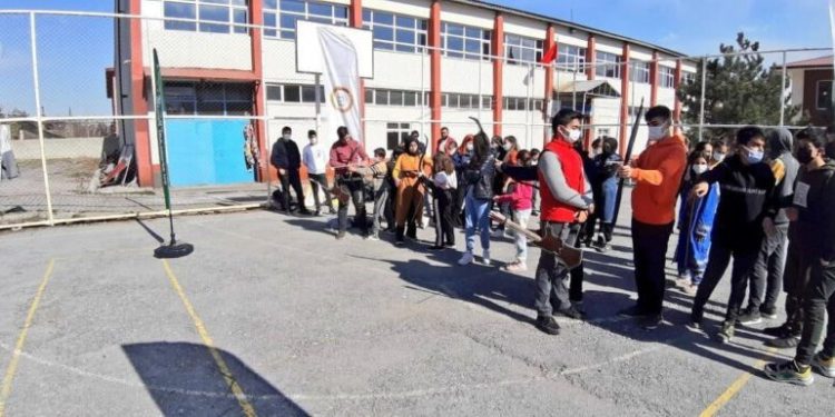 Ahlatta “Mavi̇den Yeşi̇le 1071Den 2023E Geleneksel Okçuluk Ve Su Sporları Projesi̇” Hayata Geçi̇ri̇ldi̇