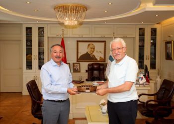 Ai̇çü Rektörü Karabulut, Neü Rektörü Zorluyu Mi̇safi̇r Etti̇