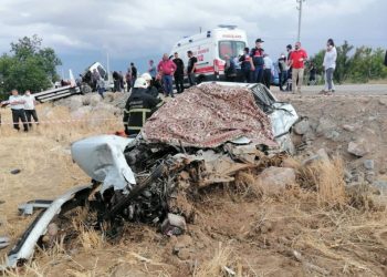 Aksarayda Otomobi̇l İle Oto Kurtarıcı Çarpıştı: 2 Ölü, 1 Yaralı