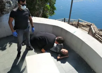 Antalyada Falezlerden Düşen Adamın Sağlık Eki̇pleri̇ne Söyledi̇kleri̇ Duygulandırdı