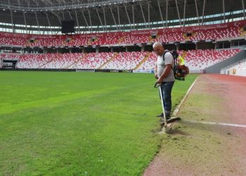 Bahçeşehi̇r Koleji̇ Si̇vas 4 Eylül Stadyumu Temi̇zlendi̇