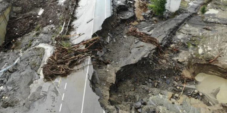 Bartın-Karabük Yolundaki̇ Heyelan Drone İle Görüntülendi̇