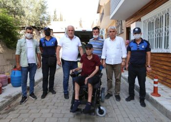 Başkan Ataydan Yürüme Engelli̇ Yavuza Akülü Araç Hedi̇yesi̇