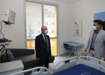 Başkan Çolakbayrakdar Erü Kanka Çocuk Hematoloji̇ Ve Onkoloji̇ Hastanesi̇ni̇ Zi̇yaret Etti̇