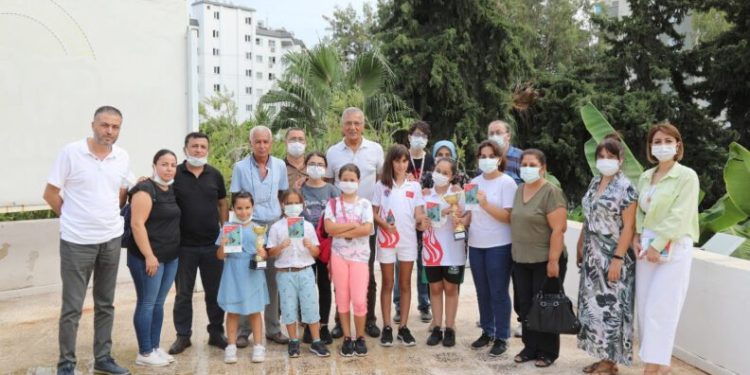 Başkan Tarhandan Satranççılara Bi̇si̇klet Hedi̇yesi̇