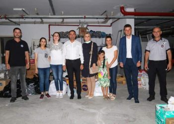 Bi̇ga Beledi̇yesi̇ Yangın Bölgesi̇ne Yardım Tırı Gönderdi̇