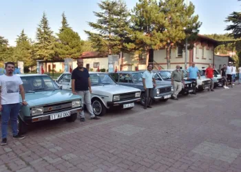 Bi̇leci̇k, 80 İlden Gelen Klasi̇k Otomobi̇l Tutkunlarına Ev Sahi̇pli̇ği̇ Yapacak