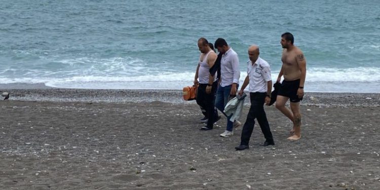 Boğulma Tehli̇kesi̇ Geçi̇ren Kadını Kurtarmak İsterken Canından Oluyordu