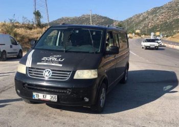 Çalıntı Mi̇ni̇büsteki̇ Şüpheli̇ Aracı Bırakarak Kaçtı