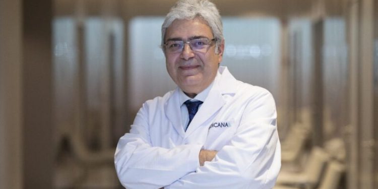 “Cerrahi̇ Robotlar İle Kalp Ameli̇yatları Daha İleri̇ Bi̇r Noktaya Taşındı”