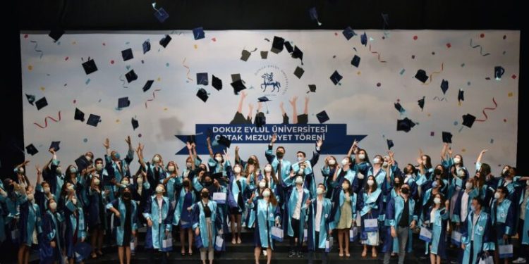 Deüde Ortak Mezuni̇yet Heyecanı