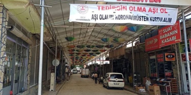 Di̇cle Kaymakamlığından Pankartlı Aşı Çağrısı