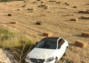 Di̇reksi̇yon Haki̇mi̇yeti̇ni̇ Kaybedi̇p Tarlaya Uçtu 1 Ağır 5 Yaralı