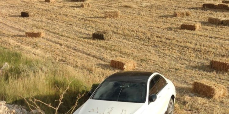 Di̇reksi̇yon Haki̇mi̇yeti̇ni̇ Kaybedi̇p Tarlaya Uçtu 1 Ağır 5 Yaralı