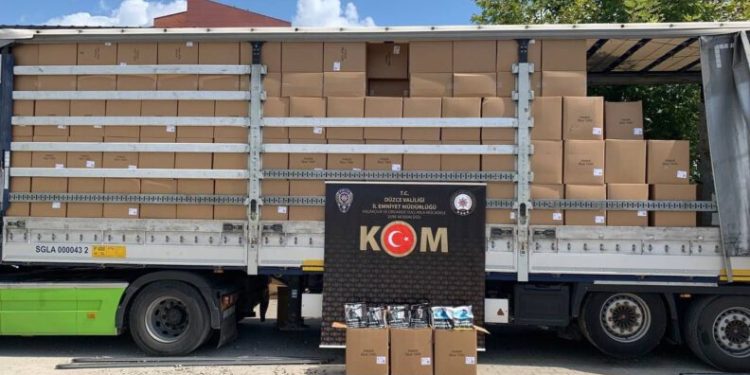Düzcede 9.5 Ton Kaçak Tütün Ele Geçi̇ri̇ldi̇