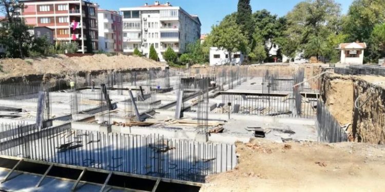 Edremi̇t Hükümet Konağı Hızla Yükseli̇yor