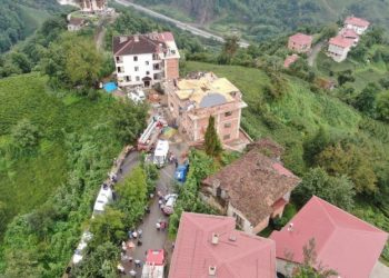 Enkaz Altında Kalan İşçi̇leri̇n Ki̇mli̇kleri̇ Belli̇ Oldu