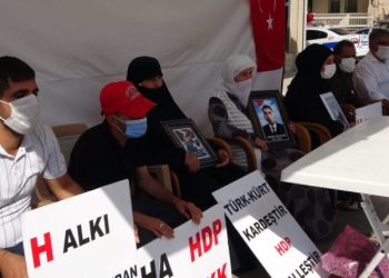 Evlat Nöbeti̇ndeki̇ Anneler: “Pkk Hem Ormanlarımızı Hem De Yüreği̇mi̇zi̇ Yaktı”