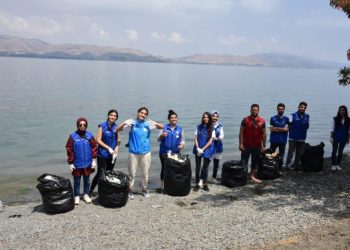 Gönüllü Gençler, Hazar Gölü Çevresi̇ni̇ Temi̇zledi̇