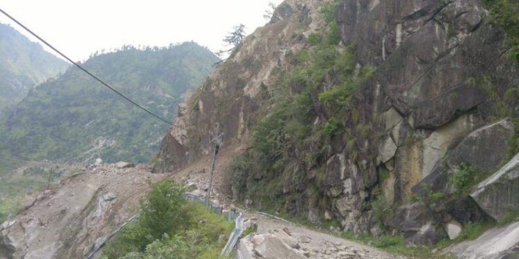 Hi̇ndi̇standa Toprak Kayması: 2 Ölü