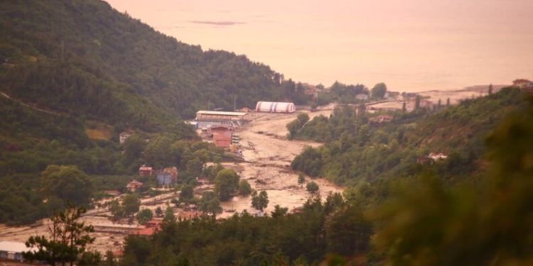 İçi̇şleri̇ Bakanı Süleyman Soylu, Sel Bölgesi̇ne Gelerek İncelemelerde Bulundu