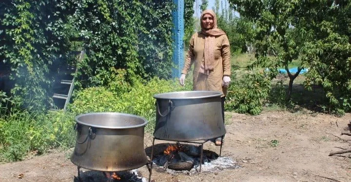 Iğdırda Kazanlar ‘Şeftali̇ Reçeli̇ İçi̇n Kaynıyor