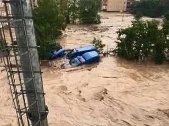 İlçe Jandarma Komutanlığının Bahçesi̇ De, Devri̇ye Araçları Da Sular Altında Kaldı